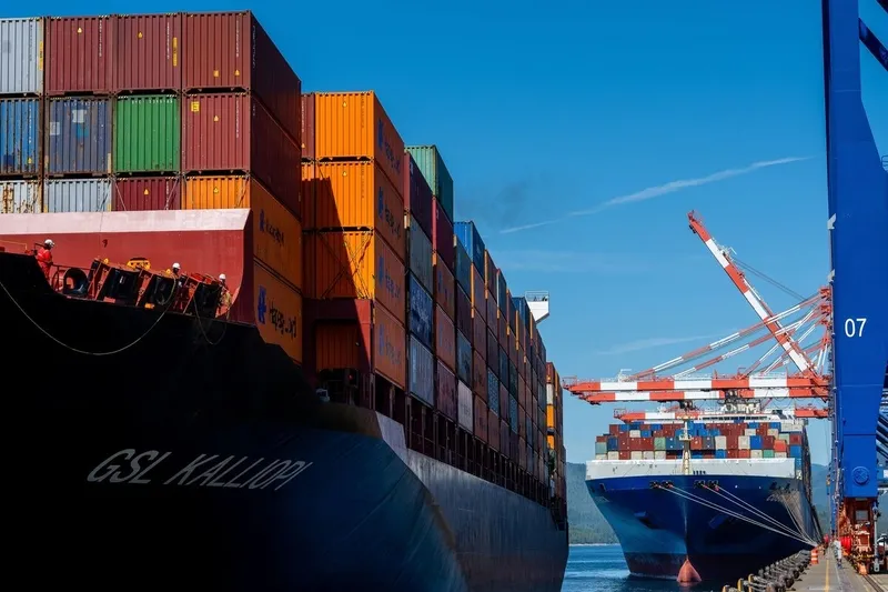 Déficit de Cuenta Corriente de Canadá se Dispara en Primer Trimestre por Récord de Importaciones