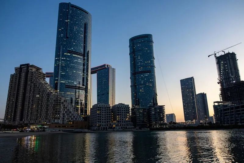 Fondo de Abu Dhabi L’imad busca 30.000 millones en infraestructura