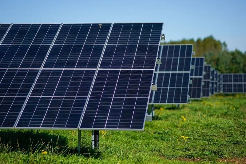 TotalEnergies busca socio para vender el 50% de sus activos verdes en Europa