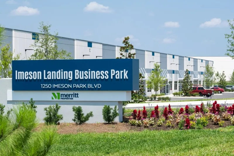 Centerbridge negocia compra de participación en Merritt Properties por USD 3.000 millones