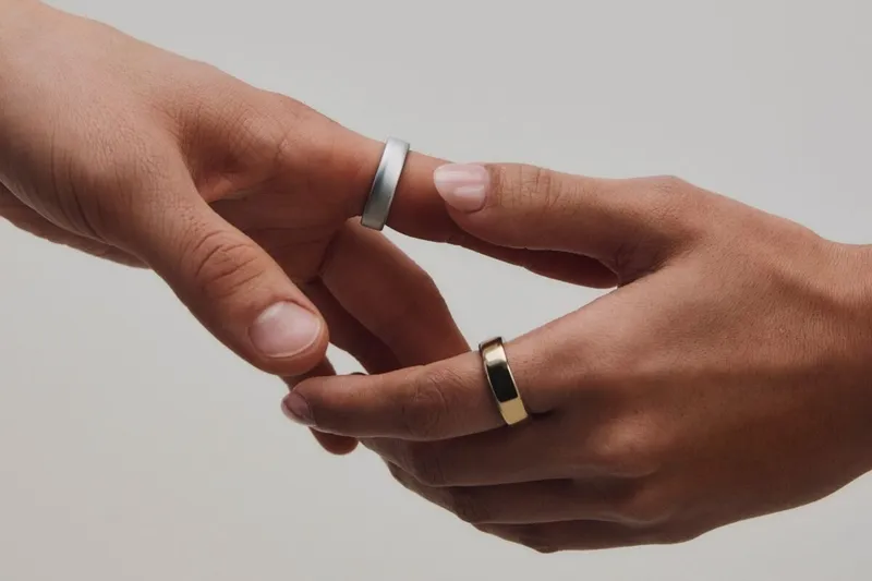 Oura Ring 5 Llega 40% Más Pequeño y con Detección de Hipertensión