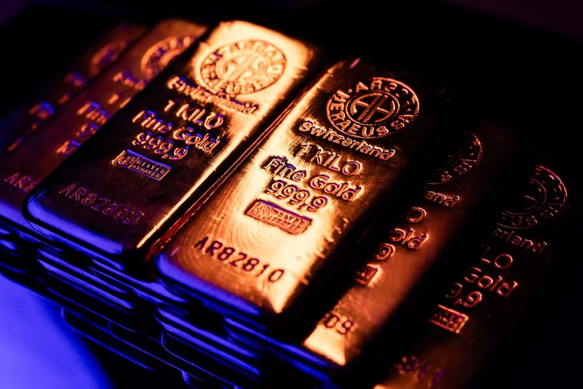 Oro se mantiene a la baja mientras estancamiento en Irán impulsa apuestas de subidas de tasas