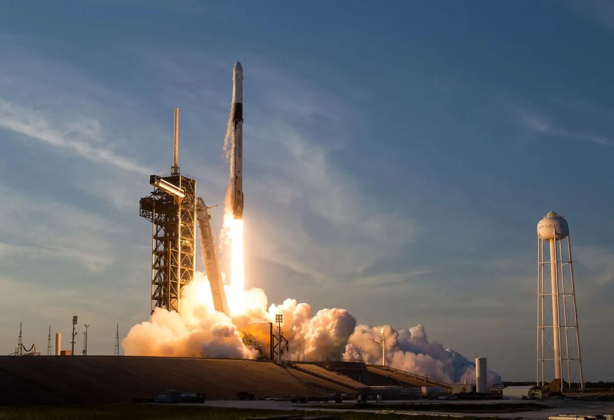 Lanzamiento de cohete SpaceX con fondo estrellado