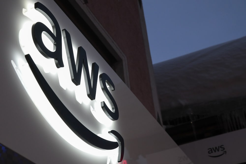 Lecciones del fallo masivo de $AMZN Web Services: ¿Necesita Latinoamérica nubes soberanas?