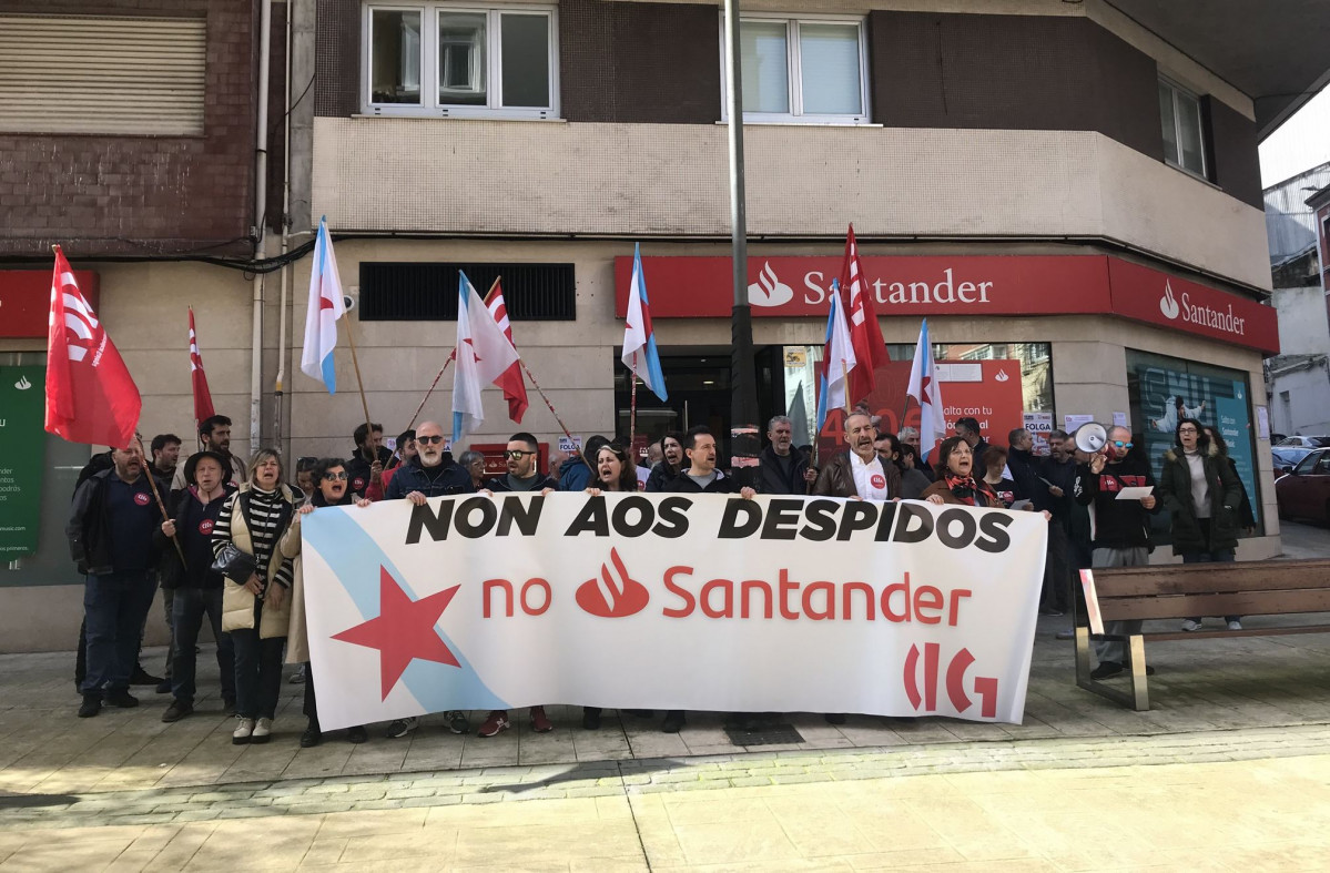 La transformación de $SAN.MC: Cierres de oficinas, condiciones laborales y fuga de talento