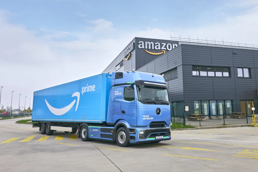 Acciones AMZN suben 0,77% y marcan nuevo máximo anual